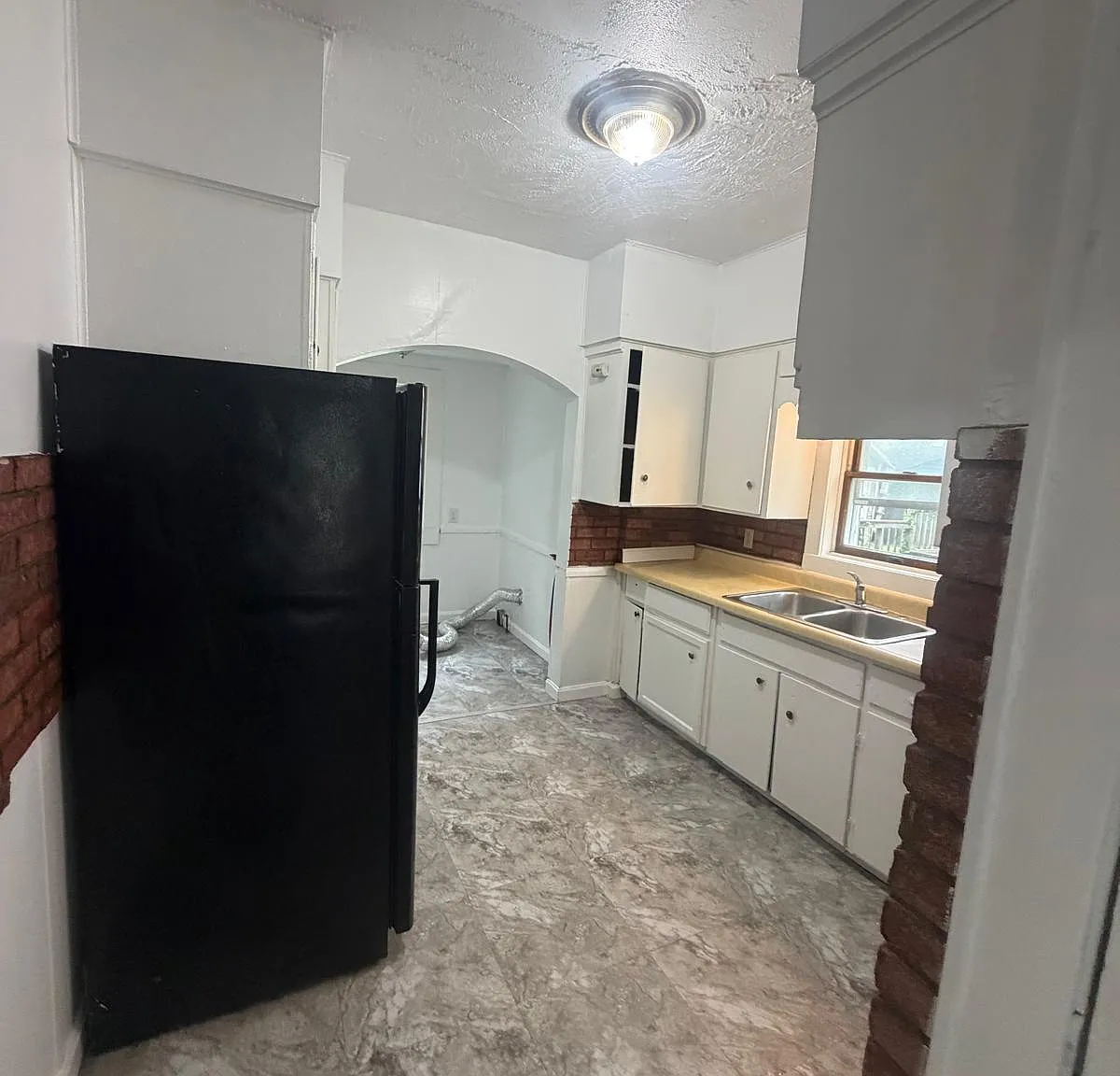 3 bed, 1296 sqft, $1,200 — Photo 2