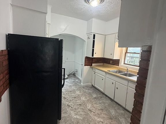 2nd image of 2610 Clyde Pl SW