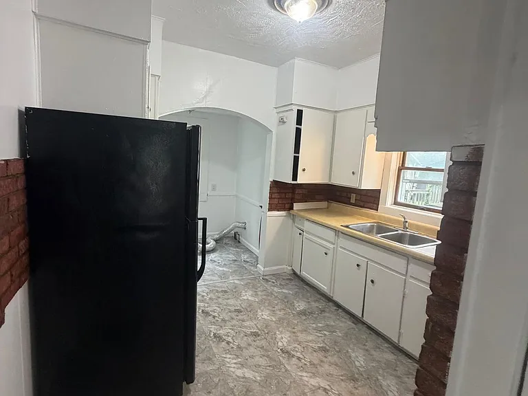 2610 Clyde Pl SW — Photo 2