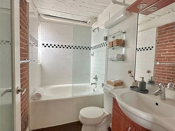 5th image of 312 W 5th St APT 1203