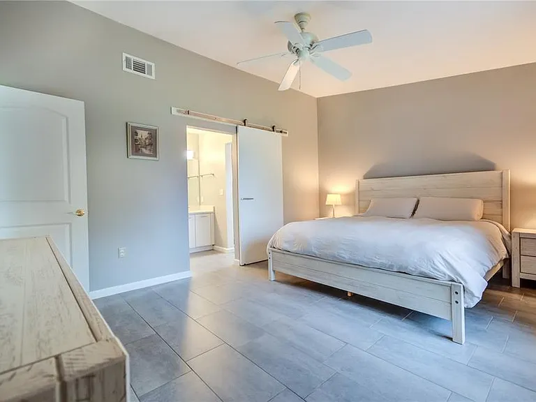 600 Carriage House Ln #201 — Photo 12