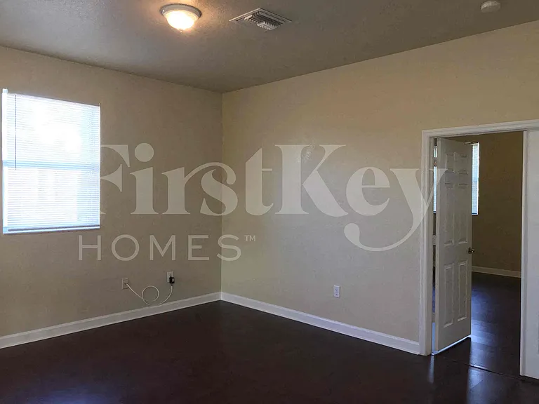 181 NE 30th Pl — Photo 7