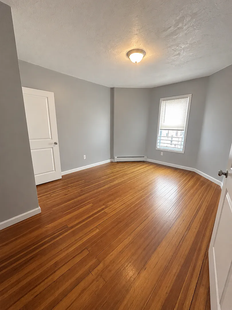 LYNN 2-bad, 1-bath — Photo 4
