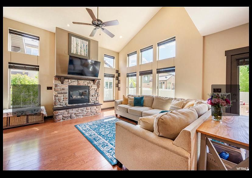 1st image of 822 E Olivia Ct