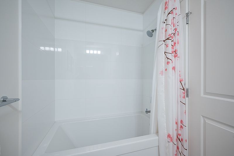Surrey Apartment for rent - 2 Bedrooms — photo 11