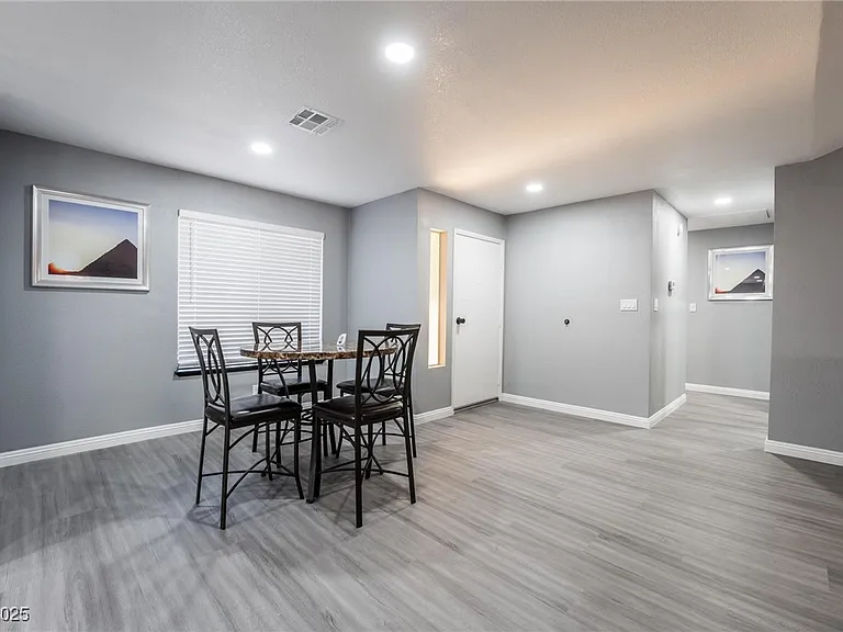 7439 Trudy Ln — Photo 6