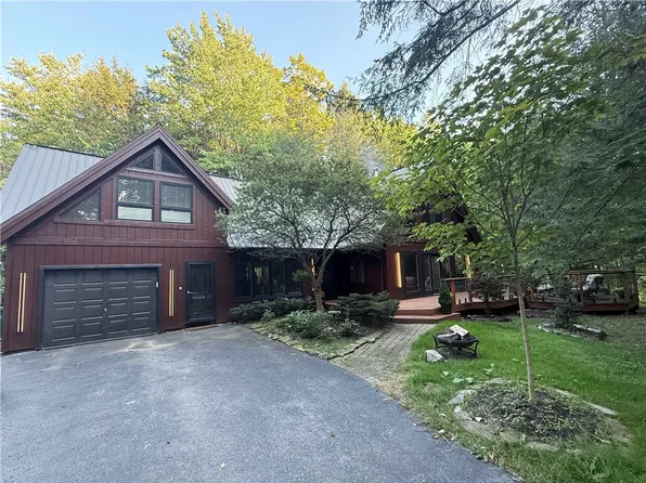 33 Woodstock Rd, Glenwood, NY 14069