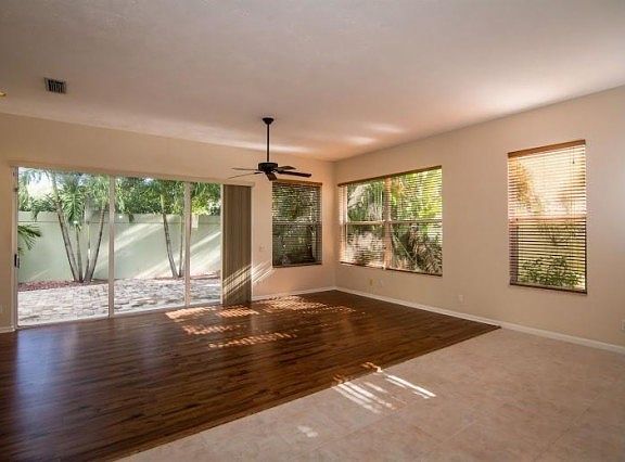 4th image of 278 Sussex Cir