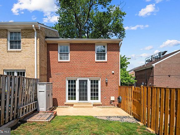 2nd image of 558 Windover Ave NW