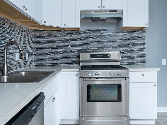 5th image of 838 Price Ct