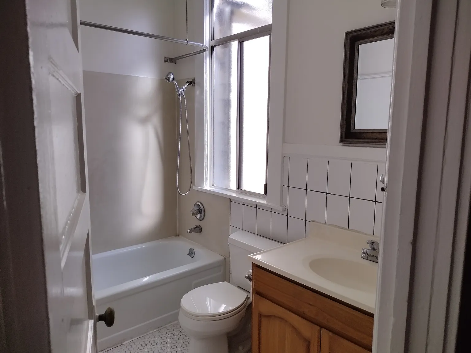 1-1607 Clement St — Photo 2