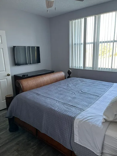 3 bed, 1200 sqft, $2,500 — Photo 4