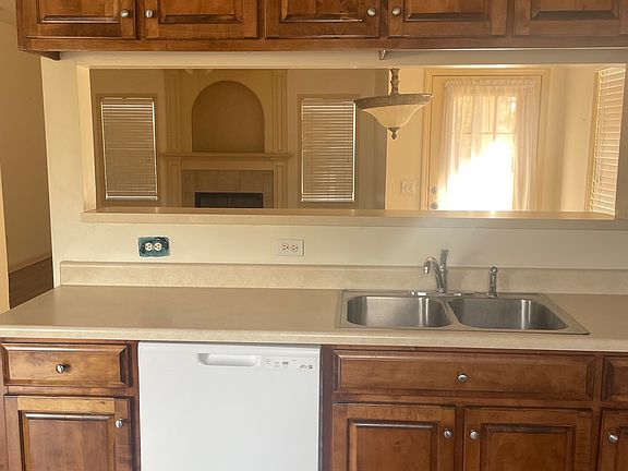 4th image of 1114 Southbend Dr