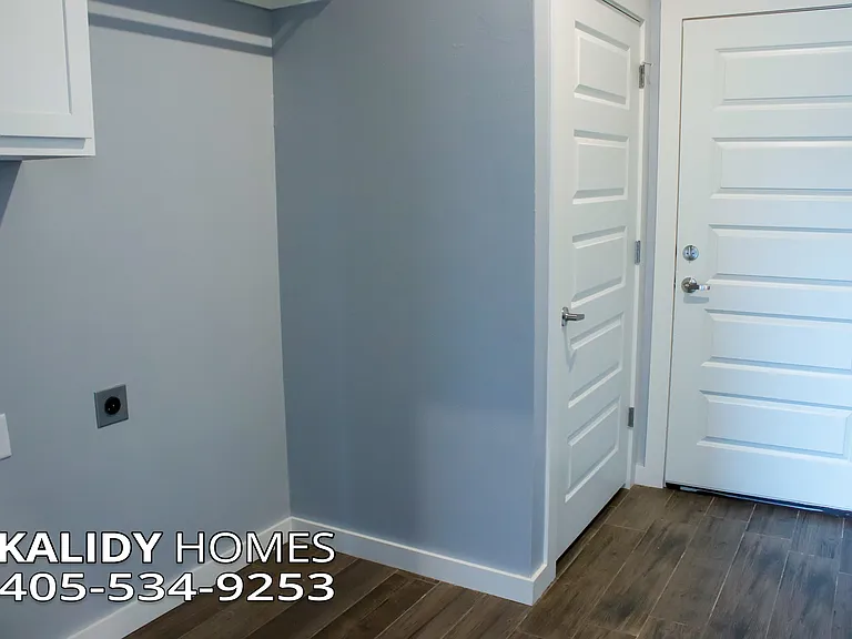 521 Remington Ave — Photo 17