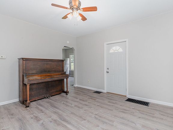 4th image of 174 Dell Ave
