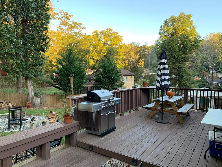 7010 Sorrell Ln — Photo 14