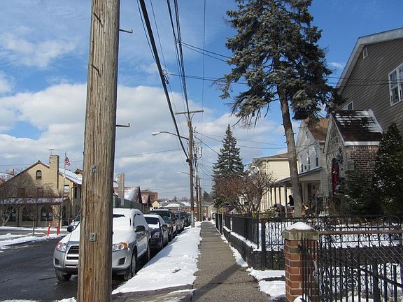 5th image of 11847 Riverton St