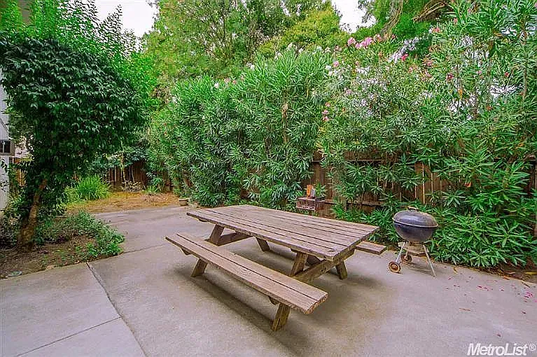 635 Adams St #7 — Photo 10