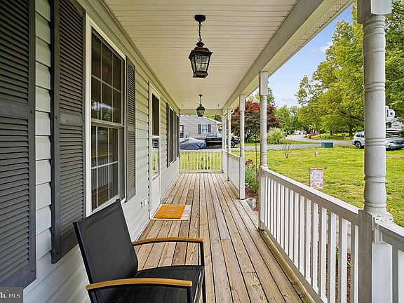 5th image of 215 Fairview Dr