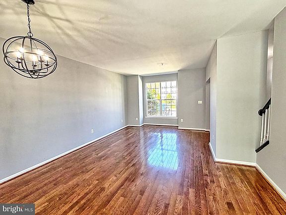 3rd image of 1816 Graymount Way