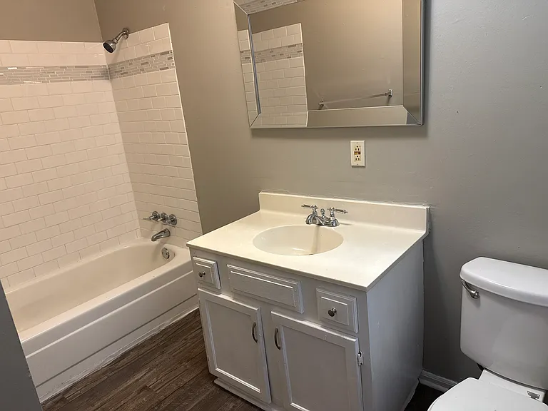 4010 Forest Ave #302 — Photo 7