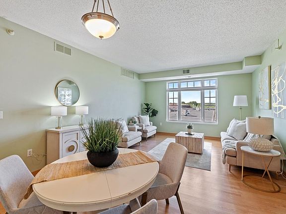 4th image of 619 8th St SE Unit 410