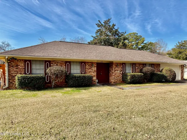 235 Swan Lake Dr, Jackson, MS 39212