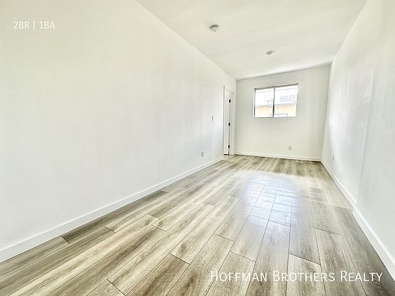 4th image of 318 S Mariposa Ave APT 12