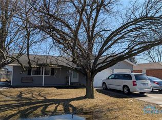 413 Clover Ln, Wauseon, OH 43567