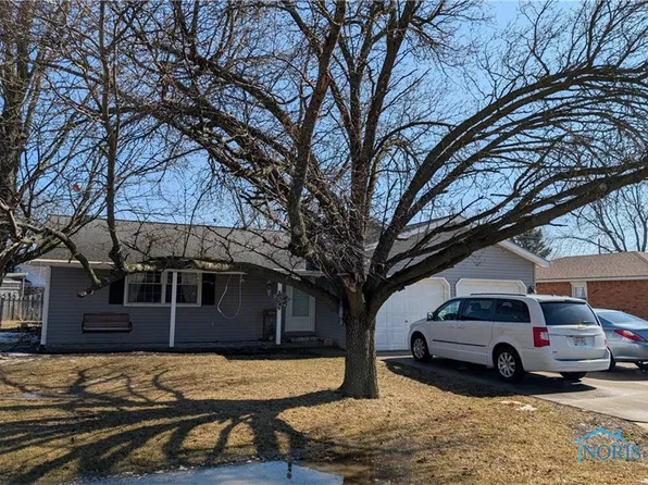 413 Clover Ln, Wauseon, OH 43567