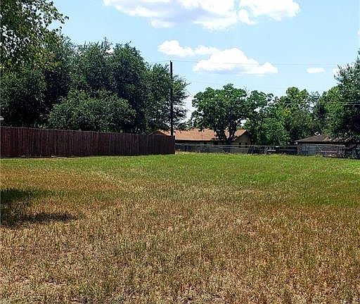 3rd image of 8 Brady Dr