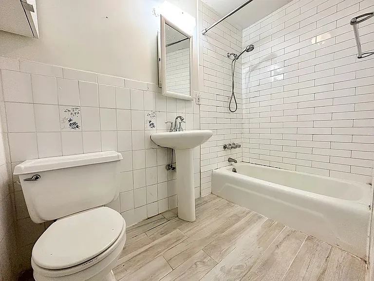 150 De Graw St #1 — Photo 6