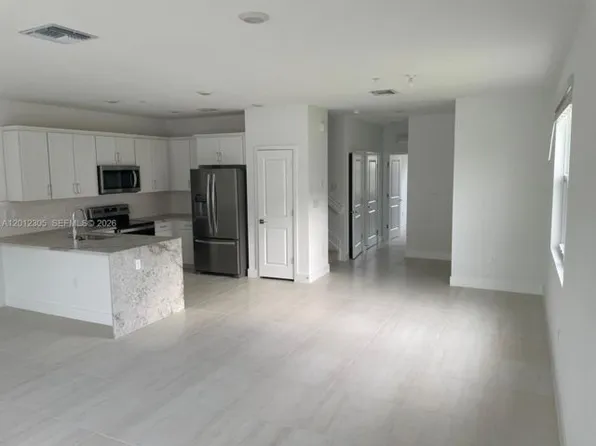 125 SW 171st Way, Hollywood, FL 33027
