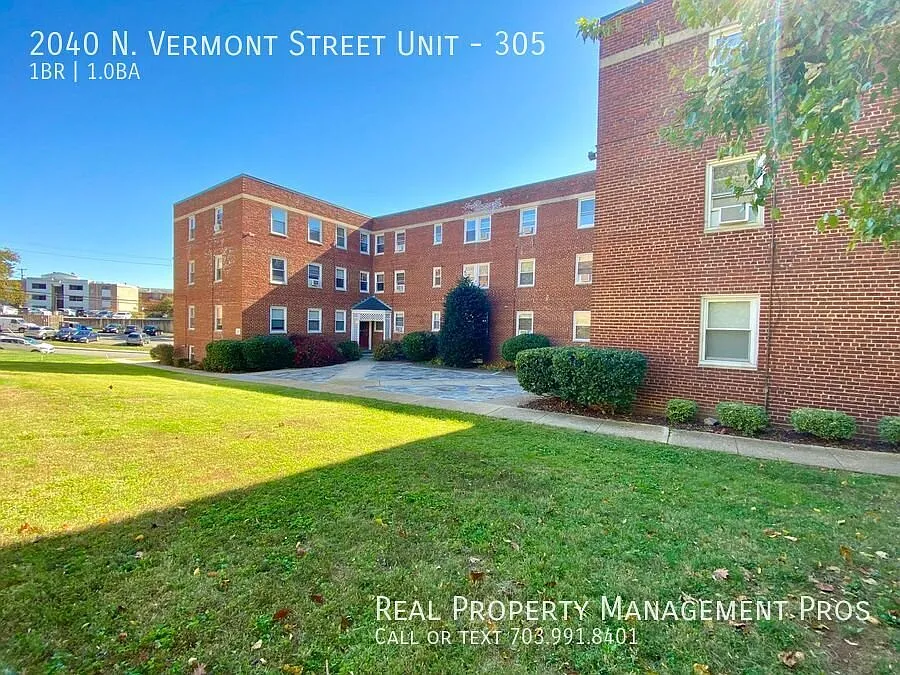 Just Renovated Top-Floor Corner Unit- Utilities Included! — Photo 2