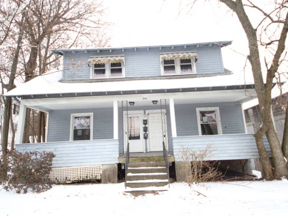 1st image of 206 Wickham Ave
