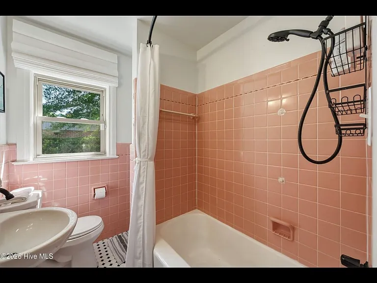 611 Clark Dr — Photo 24