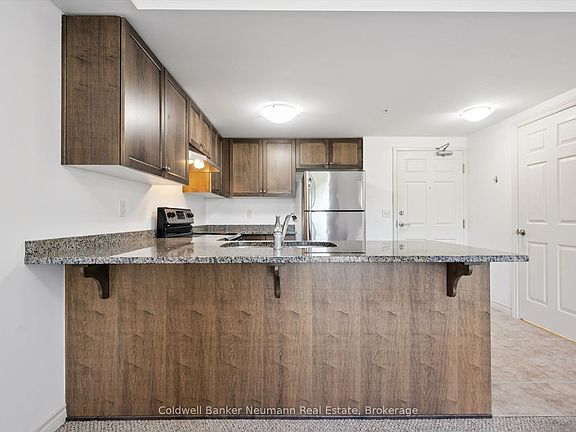 4th image of 45 Kingsbury Sq #301