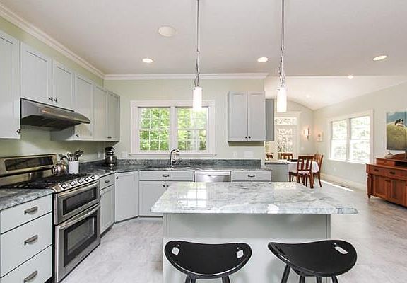 4th image of 2 Shea Ct