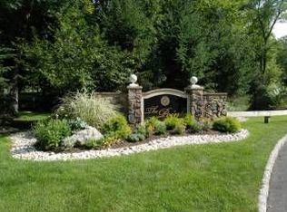 5108 Pointe Gate Dr, Livingston, NJ 07039
