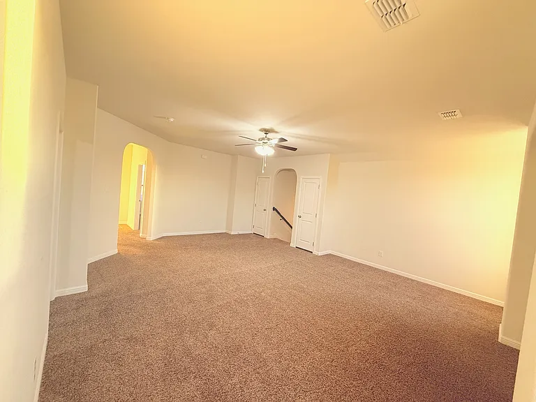 565 Lindisfarne Ln — Photo 27