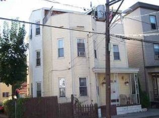 27 Lynn St, Chelsea, MA 02150