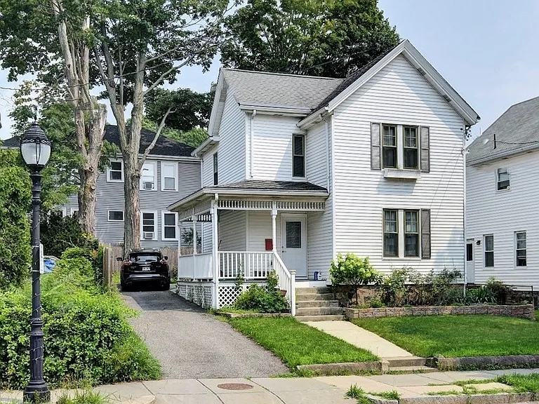 2 Lexington St — Photo 17