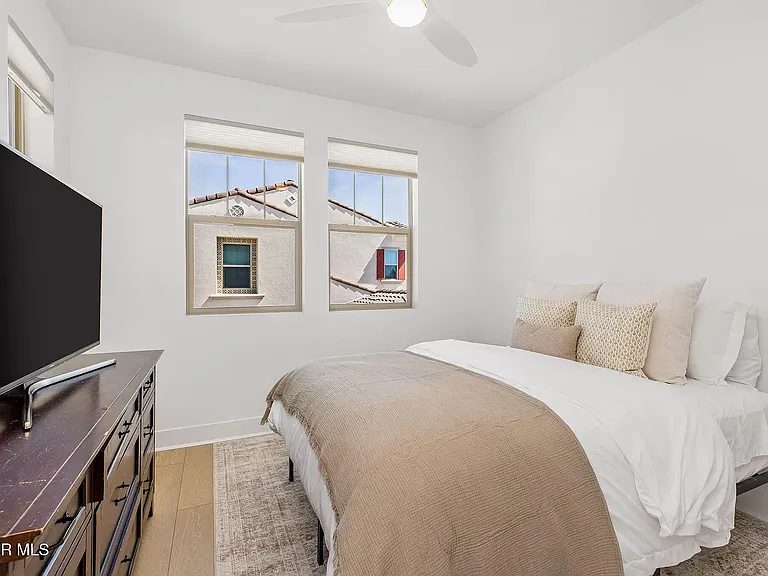 716 Edward Scholle Dr — Photo 11
