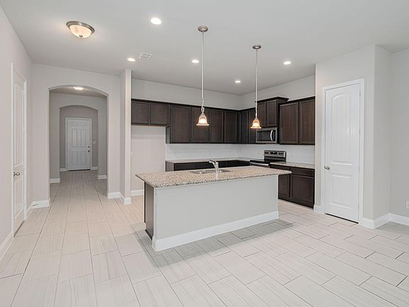 4th image of 303 Lexington Ave