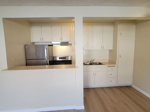 3rd image of 18429 Prairie St #5