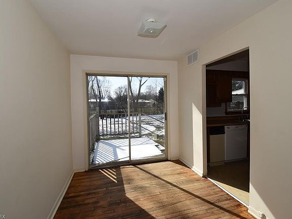 5th image of 39559 Penny Ln