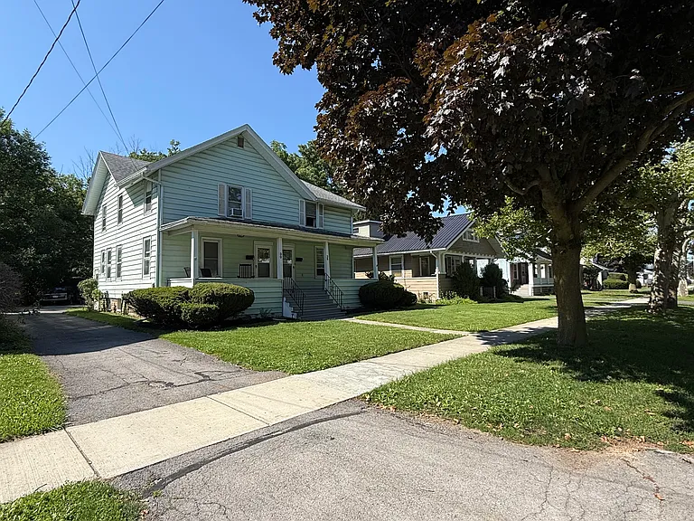 28 Brooklyn Ave — Photo 24
