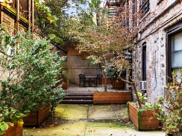 270 West 11th Street image 7 of 8