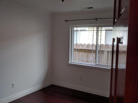 5th image of 374 E Duane Ave