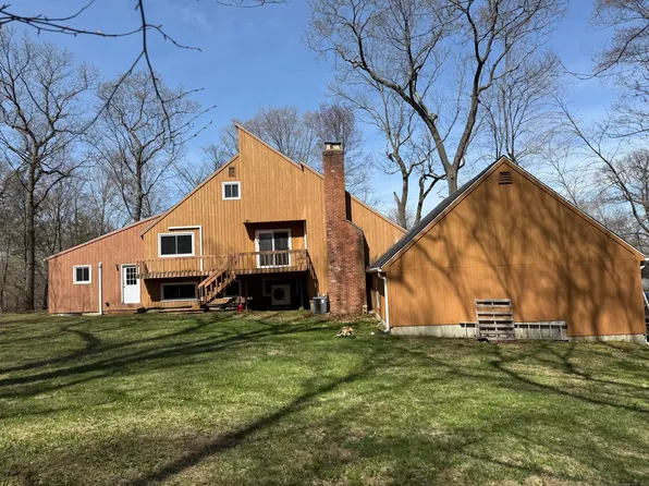 953 Rainbow Trail, Orange, CT 06477